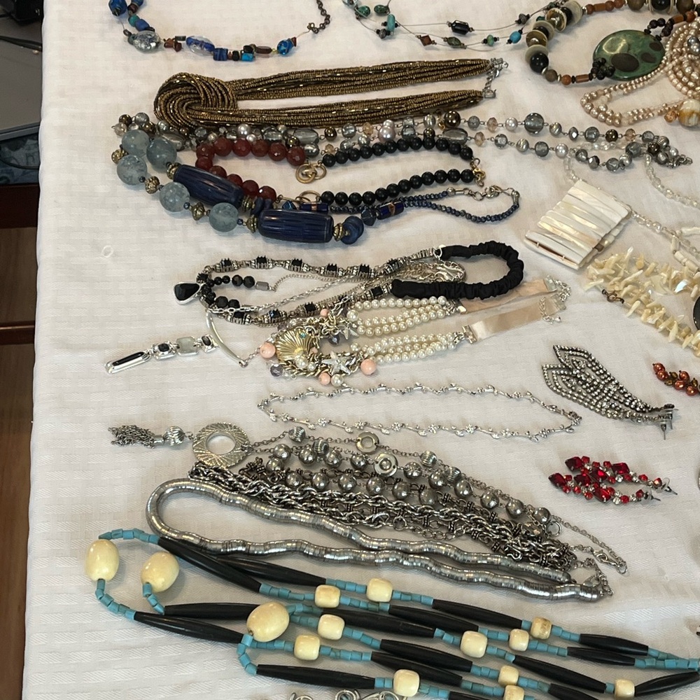 LIVE JEWELRY SHOW!! 8:30pm EST LIKE AND SHARE TO BE NOTIFIED💗♥️💗 - Picture 3 of 14